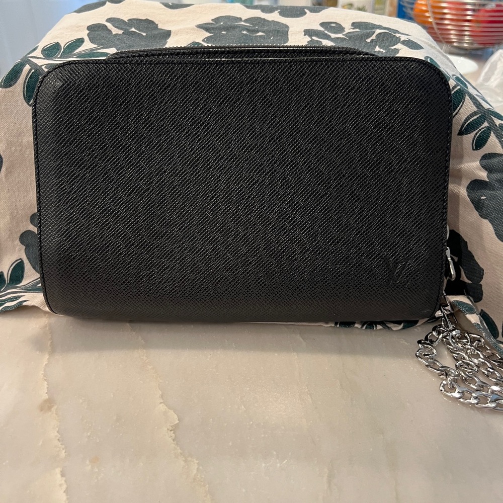Louis Vuitton Designer black Women's clutch or wristlet. Very good condition❤️ - Picture 2 of 10